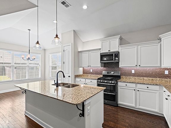4th image of 425 Oakridge Dr