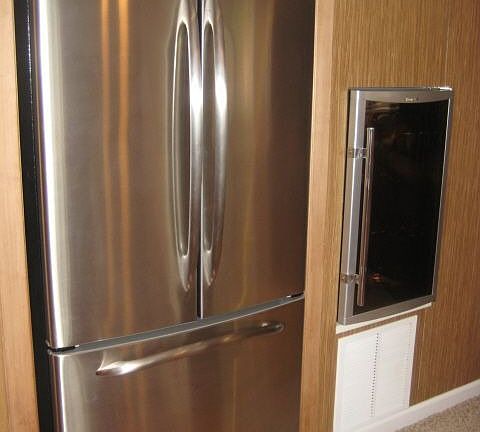 Addt'l Wine Frige Next to Stainless Frige