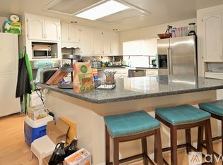 1006 N 43rd St APT 302, Seattle, WA 98103