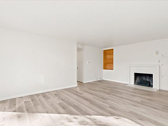 4th image of 5121 Earls Ct
