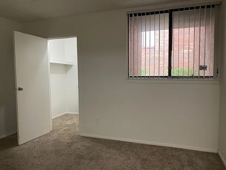 Palms East Apartments — Photo 40