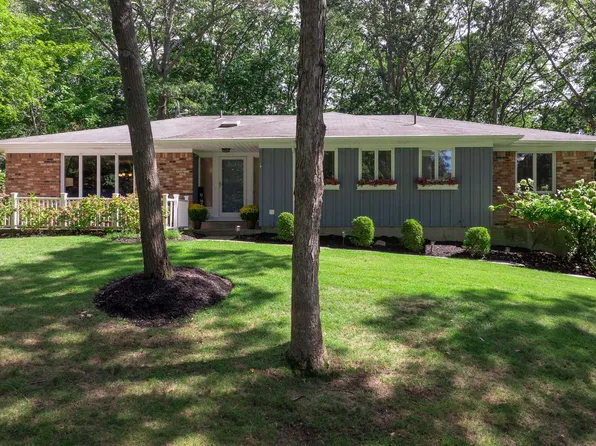 4 Burham Court, Smithtown, NY 11787