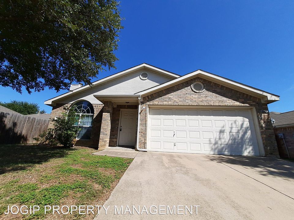 212 Enchanted Ct, Grand Prairie, TX 75050 Zillow