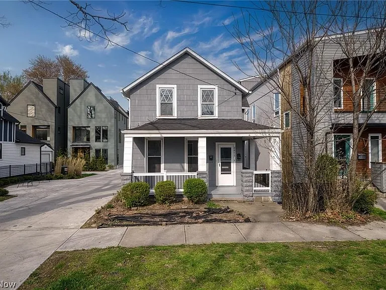 2471 Tremont Ave #UP — Photo 1