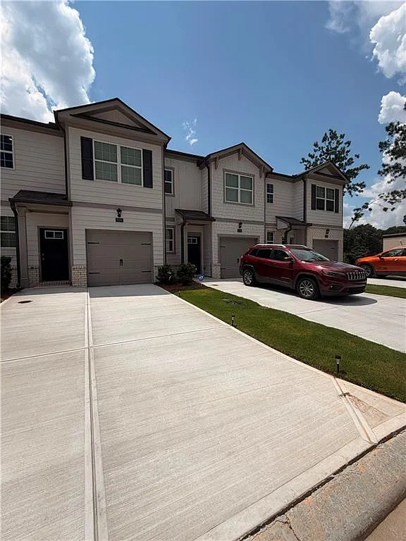 3 bed, 2.5 bath, $2,350 — Photo 3
