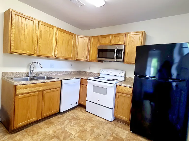 1240 Holden Dr — Photo 7