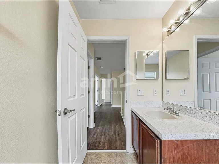 3247 Chessington Dr — Photo 14