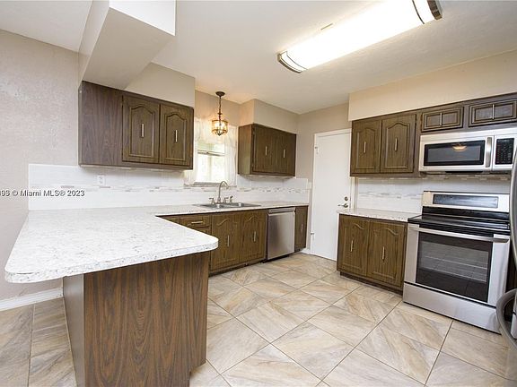4th image of 344 NW 20th St #344