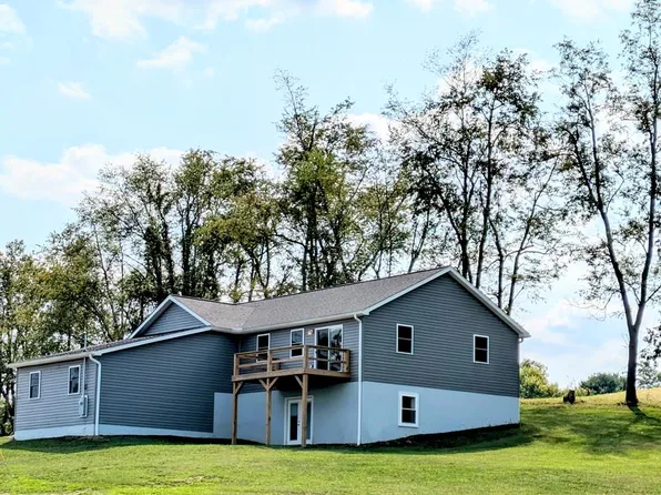 100 Peyton Pl, Valley Grove, WV 26060