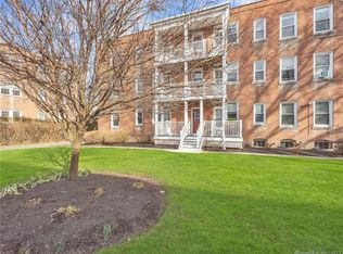 11 Robin Rd UNIT 11, West Hartford, CT 06119