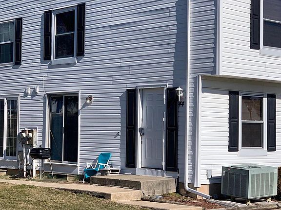 2nd image of 44 Ewing Dr #B