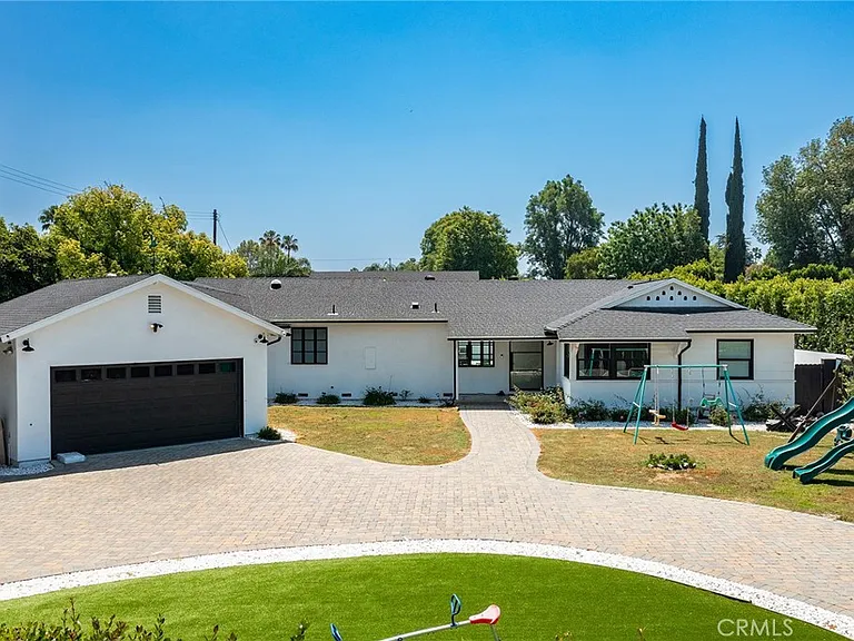 22960 Calvert St — Photo 1