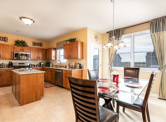 4th image of 966 Amethyst Ln
