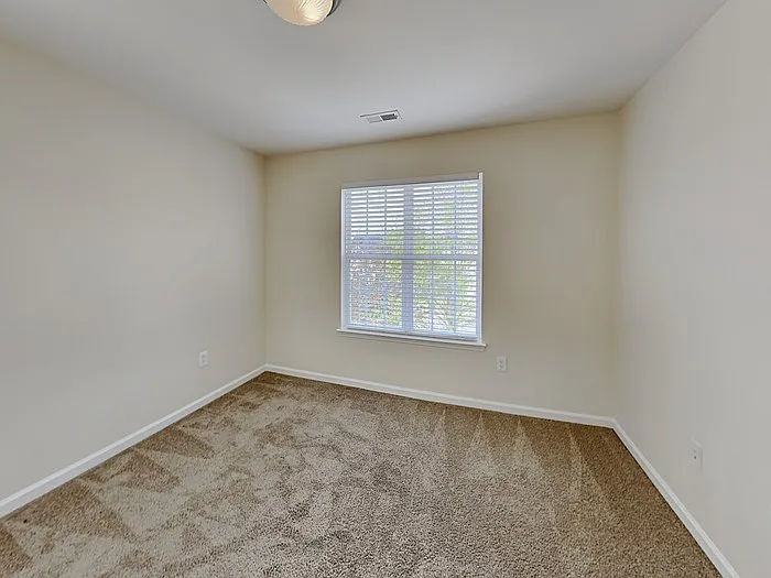 815 Reigate Rd — Photo 14