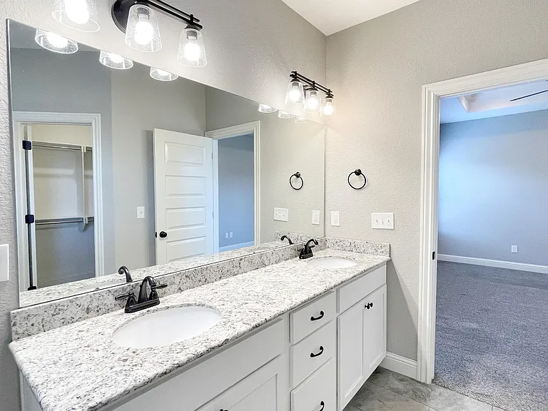 530 Captain Hopkins St — Photo 23