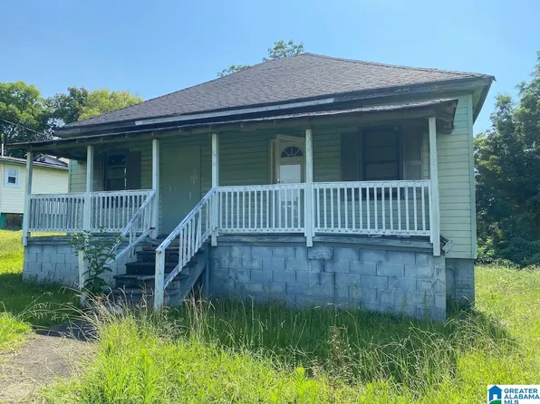 67 5th Pl NE, Graysville, AL 35073