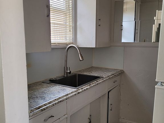 5th image of 608 Elias Ave #228