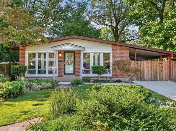 700 Kostka Ln, Florissant, MO 63031
