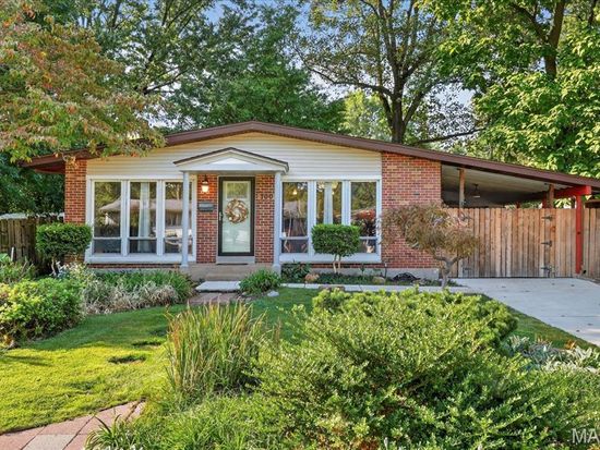 700 Kostka Ln, Florissant, MO 63031