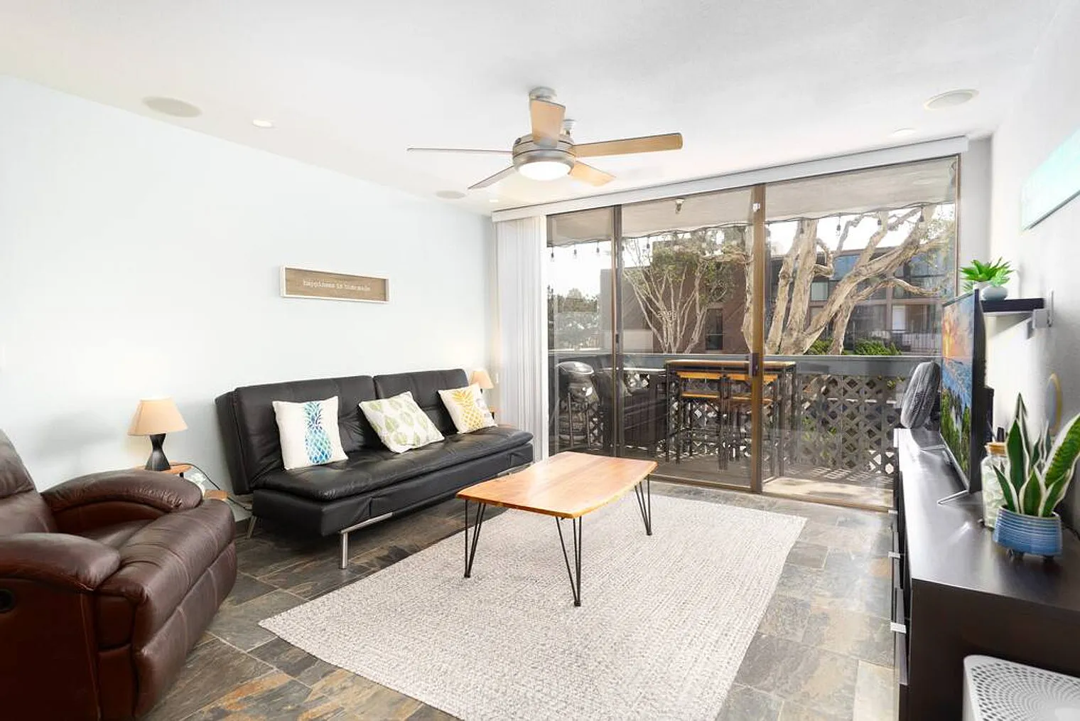 2 bed, 2.0 bath, 807 sqft, $4,784 — Photo 2