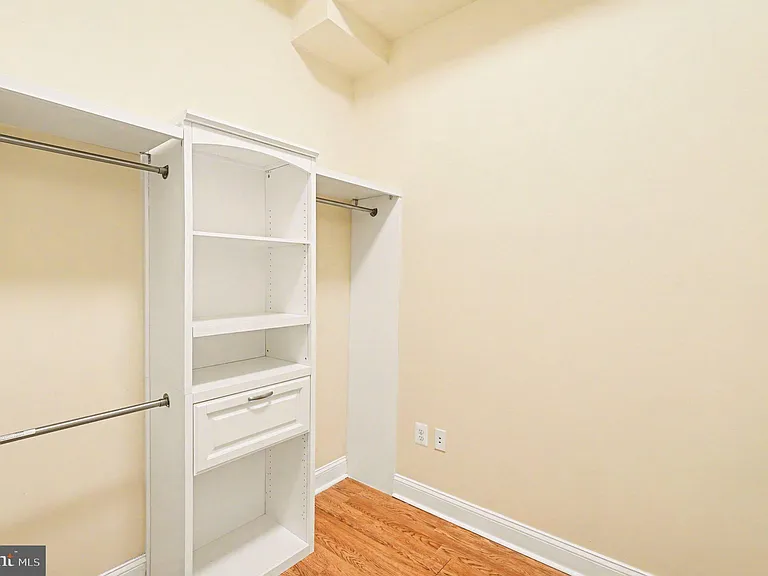 338 N Charles St — Photo 20