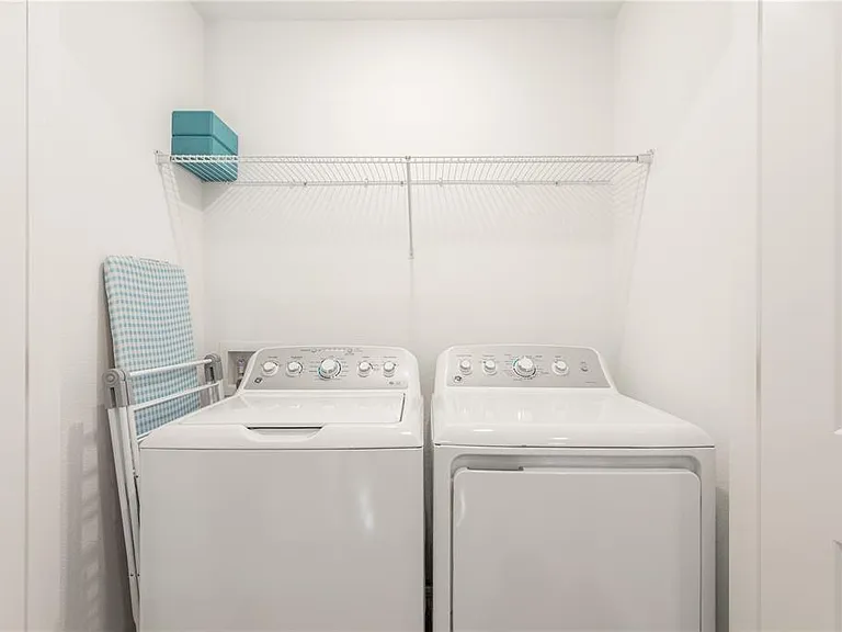 8473 Lunar Skye St — Photo 32
