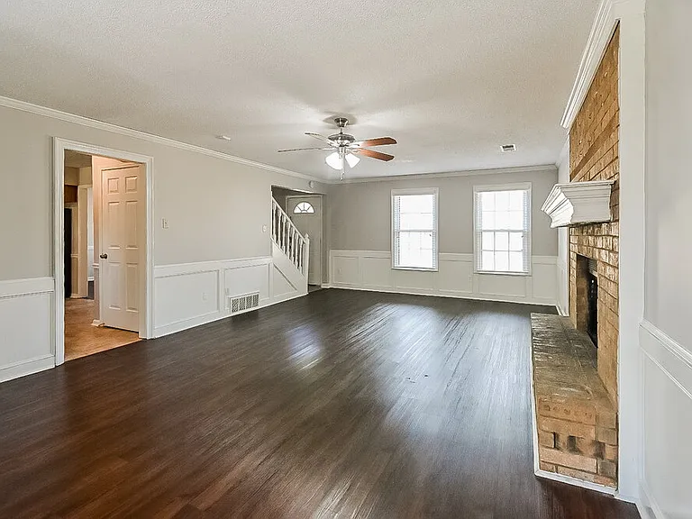 7363 Richmond Rd — Photo 5