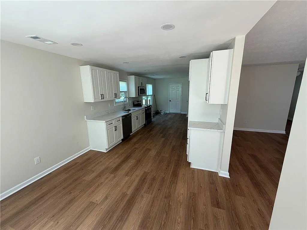 4 bed, 2.0 bath, 1650 sqft, $2,550 — Photo 2