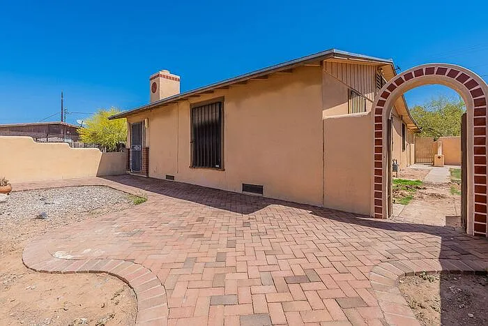 3118 N Santa Rita Ave — Photo 4