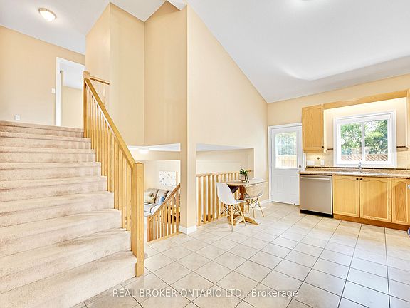 4th image of 51 Sundance Cres