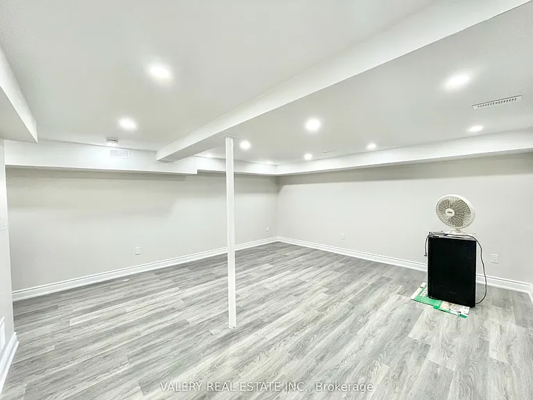 26 Homeland Ct — Photo 3