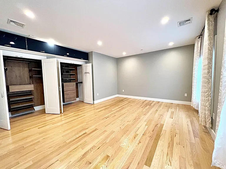 186 Havre St #8 — Photo 20