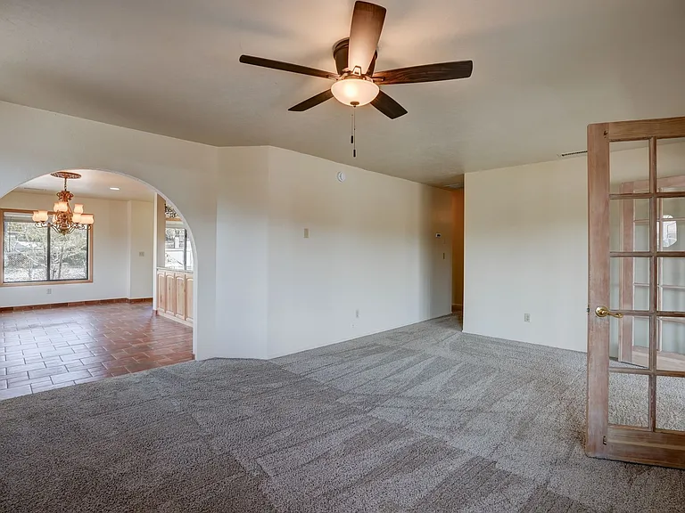 585 Mosher Ln — Photo 11