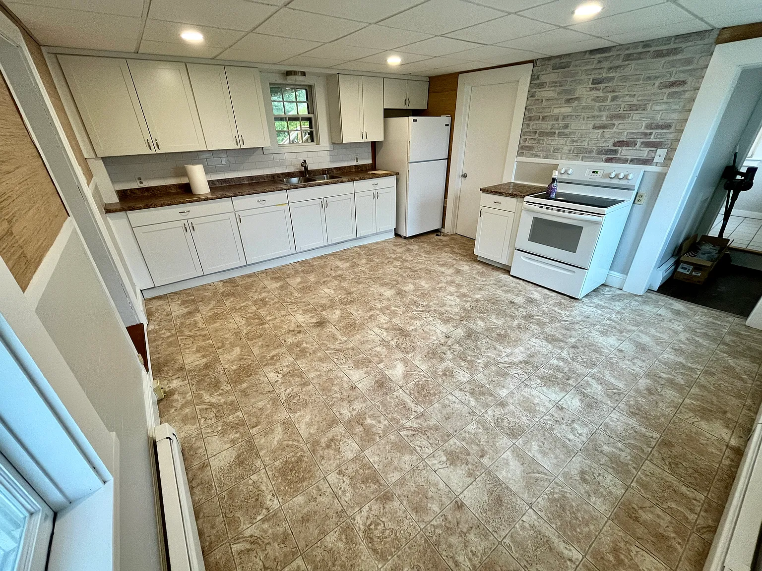 2 bed, 1050 sqft, $2,000 — Photo 3