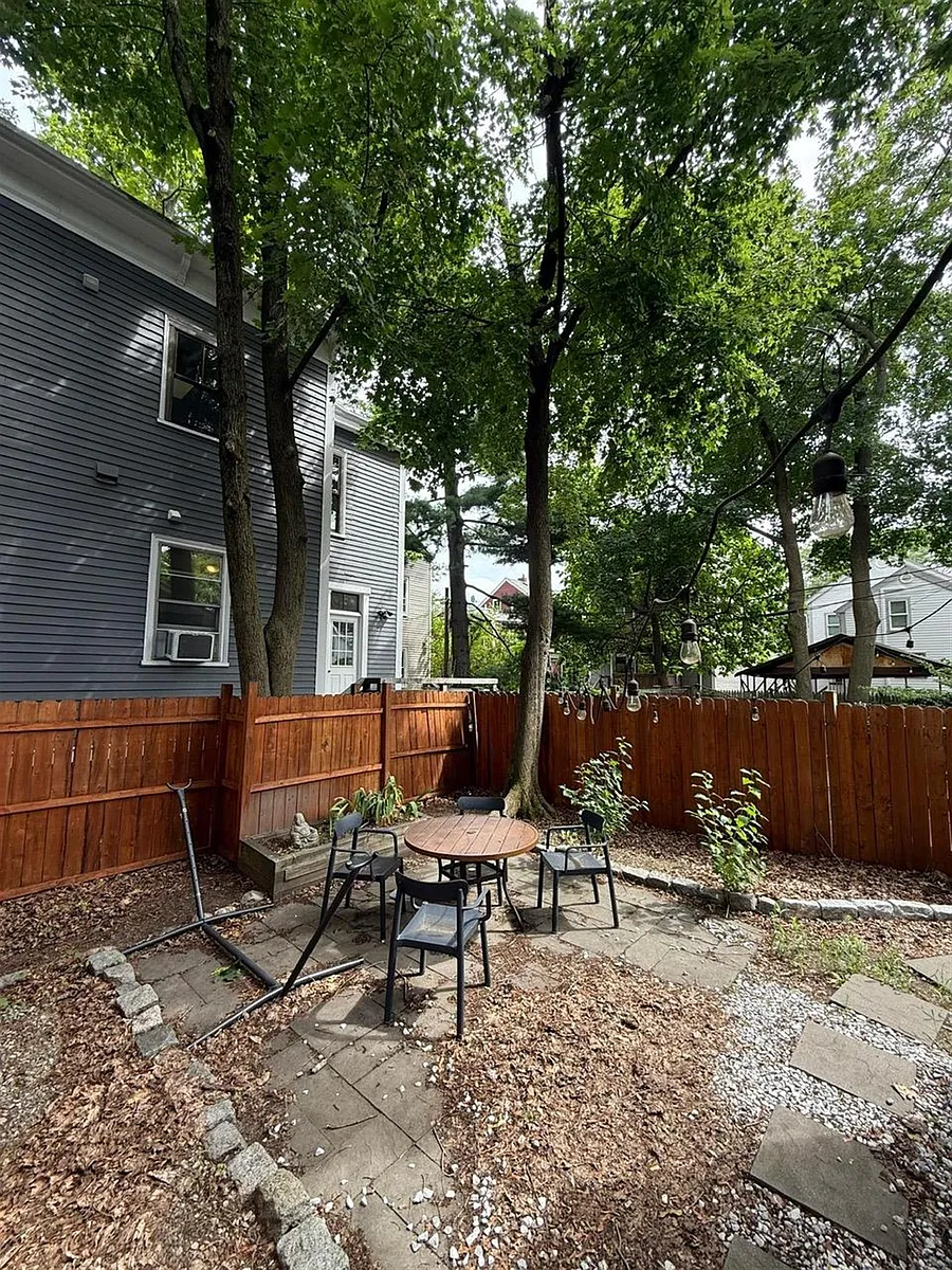 Building Photo - 220 Harvard St #2A