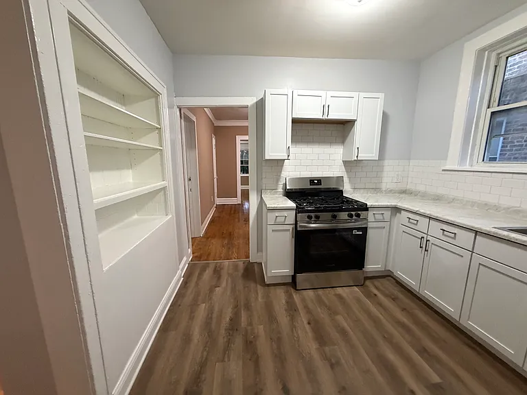2843 W Berteau Ave #3 — Photo 6