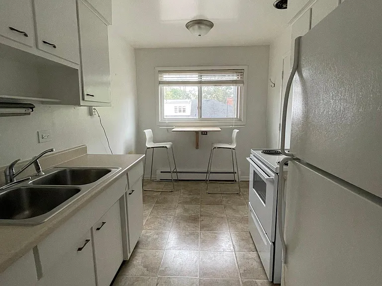 1116-22 Greenleaf Ave #2-G — Photo 18