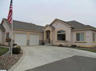 3323 W Canyon Lakes Dr, Kennewick, WA 99337