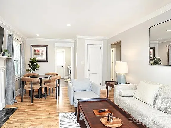 1822 Kensington Dr — Photo 3