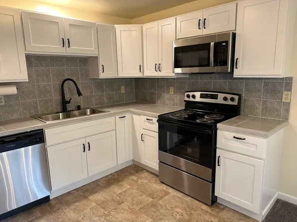 1690 NE Pleasant St #205, Keyport, WA 98345