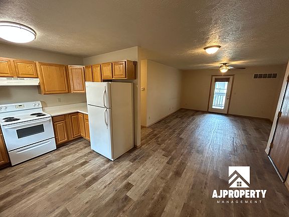 4th image of 925 S Newcomb Ave APT 10
