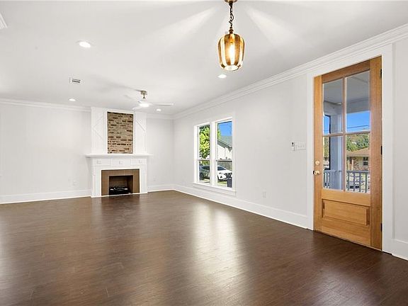 3rd image of 4634 Willow St