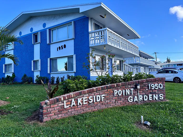 1950 Lake Osborne Dr #3 — Photo 21