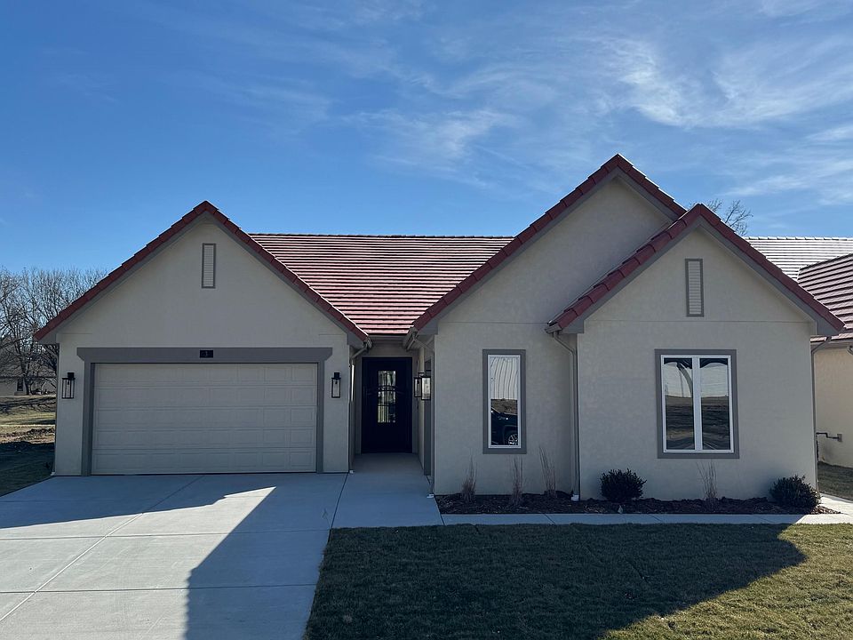 1st image of 3 E Via Roma St