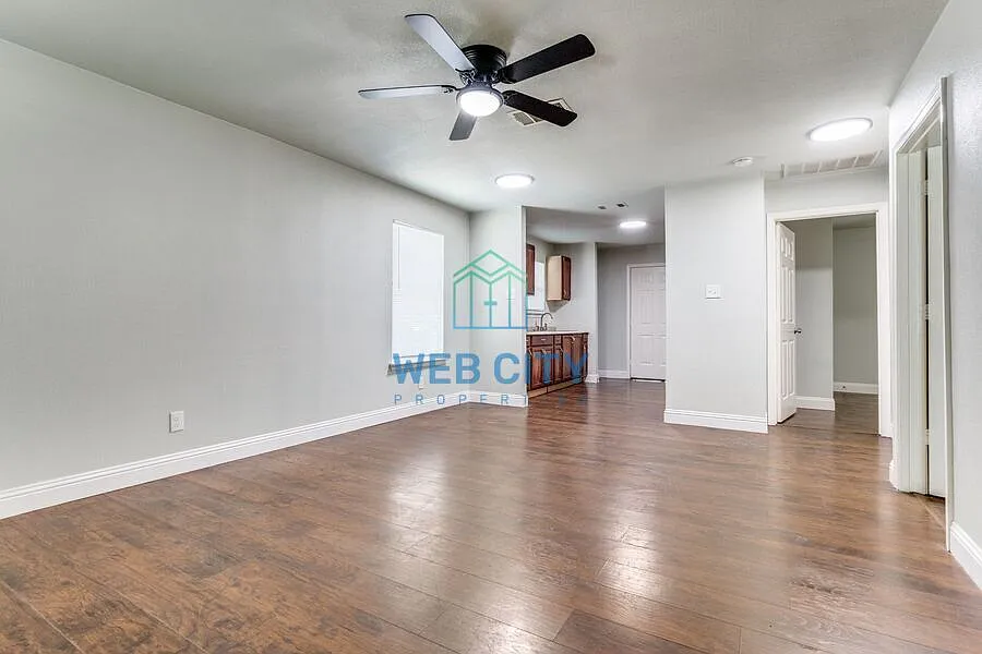 ** Coming Soon** 2 Bed 1 Bath Home For Rent In South Dallas! — Photo 3
