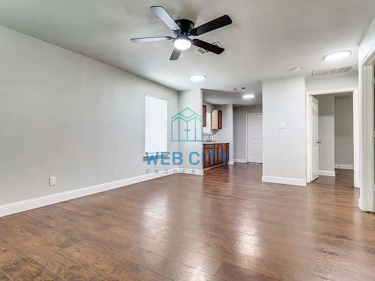 4218 Carpenter Ave — Photo 3