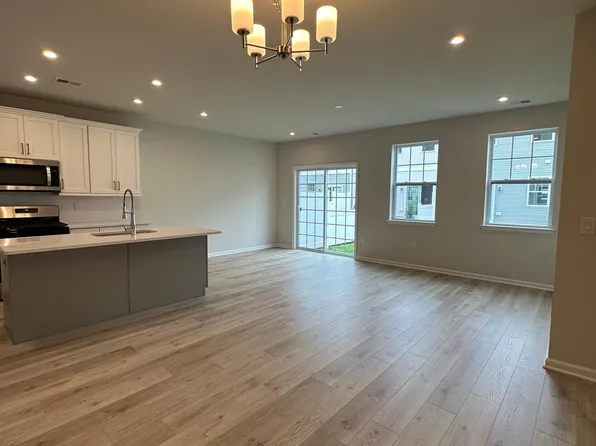 9 Chapel Ln, Wall, NJ 07753