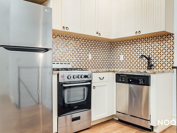 3rd image of 1355 Myrtle Ave #1C