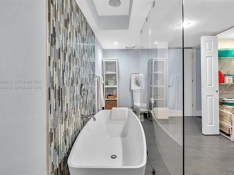 6423 Collins Ave #409 — Photo 38