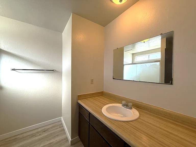 1505 W 3rd St #F — Photo 7